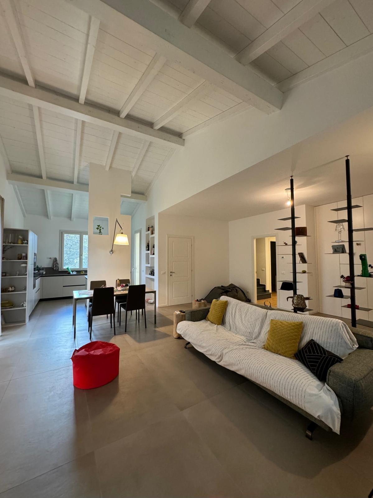 Villa con giardino, Capannori massa macinaia