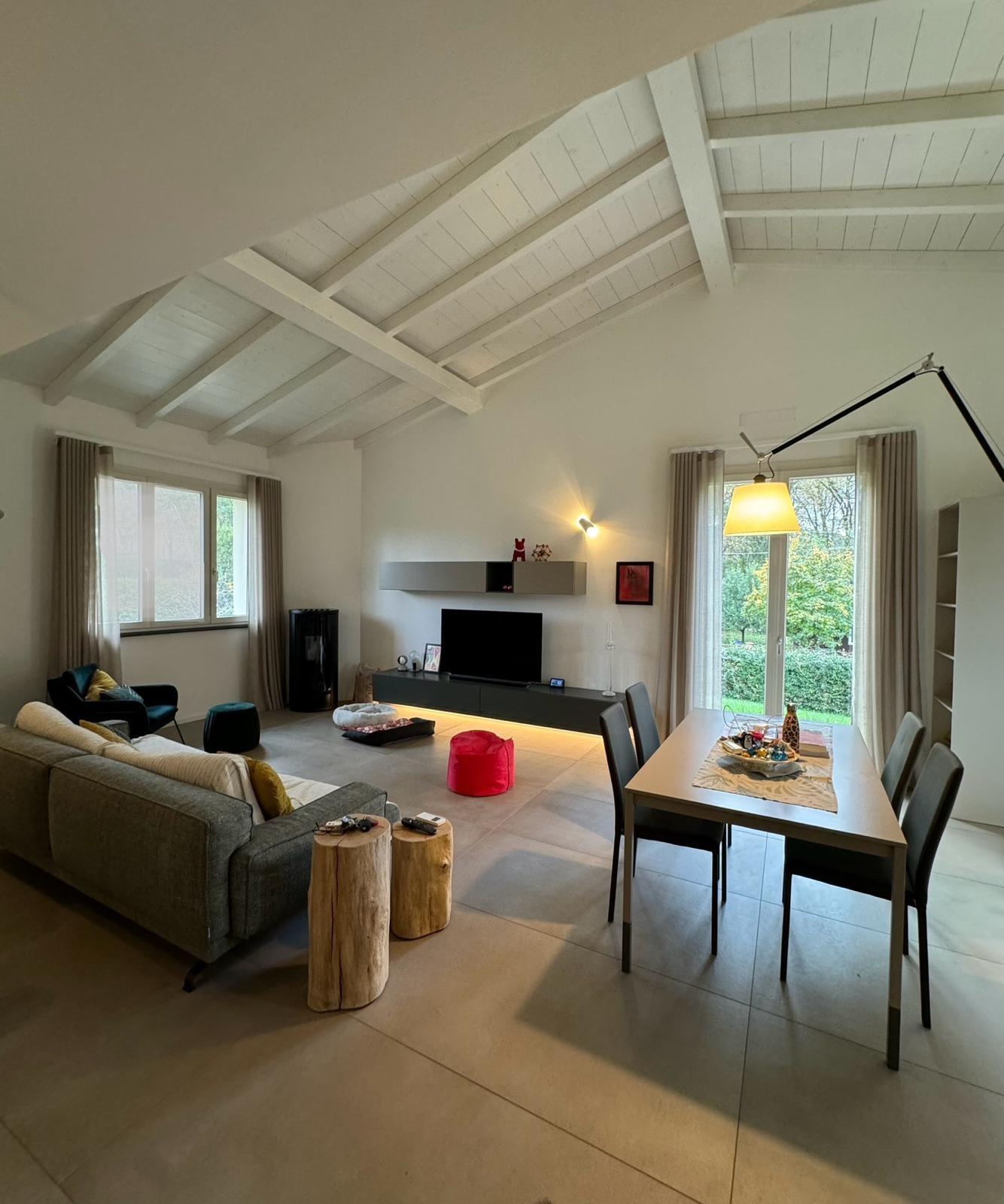 Villa con giardino, Capannori massa macinaia