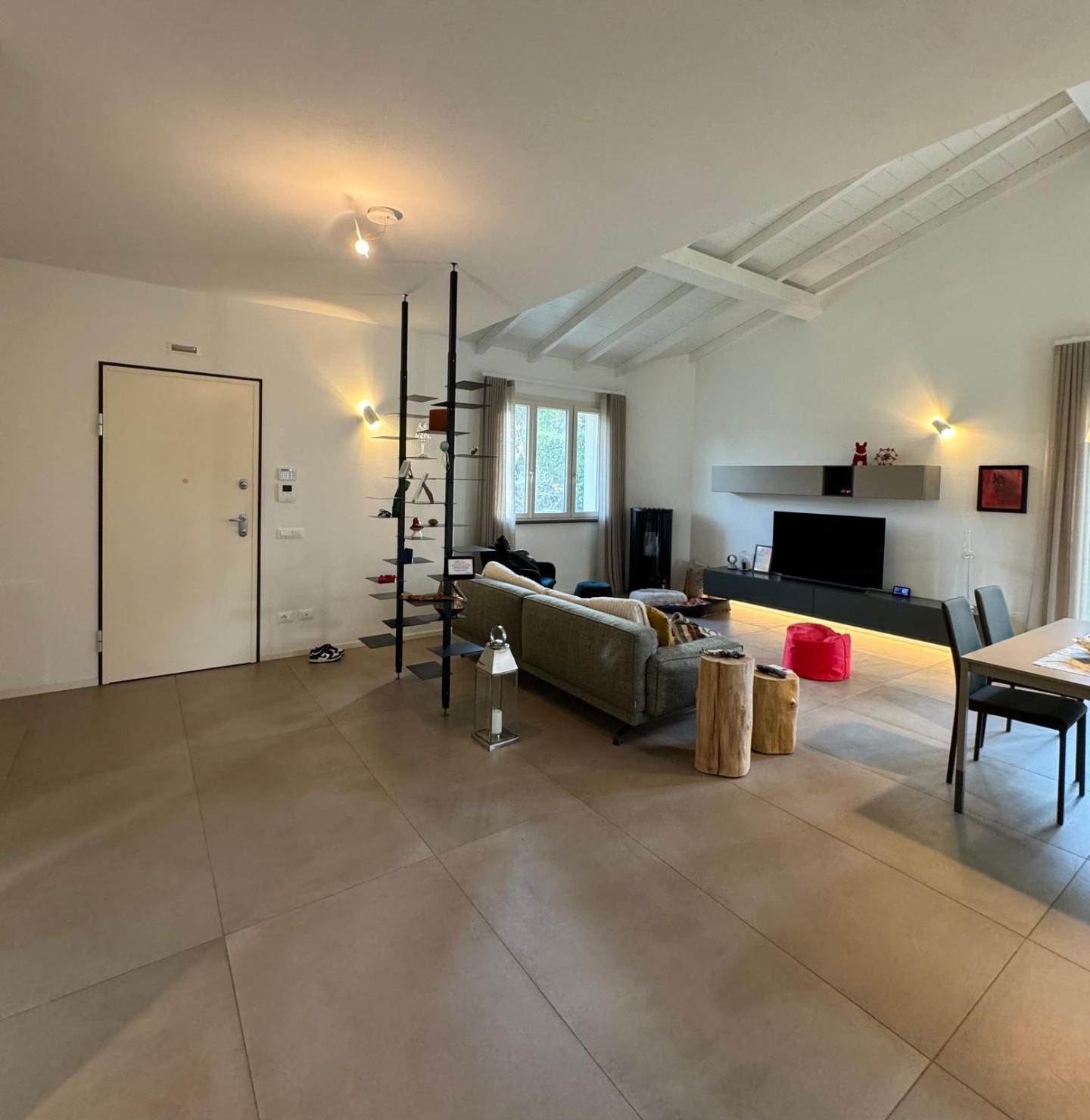 Villa con giardino, Capannori massa macinaia