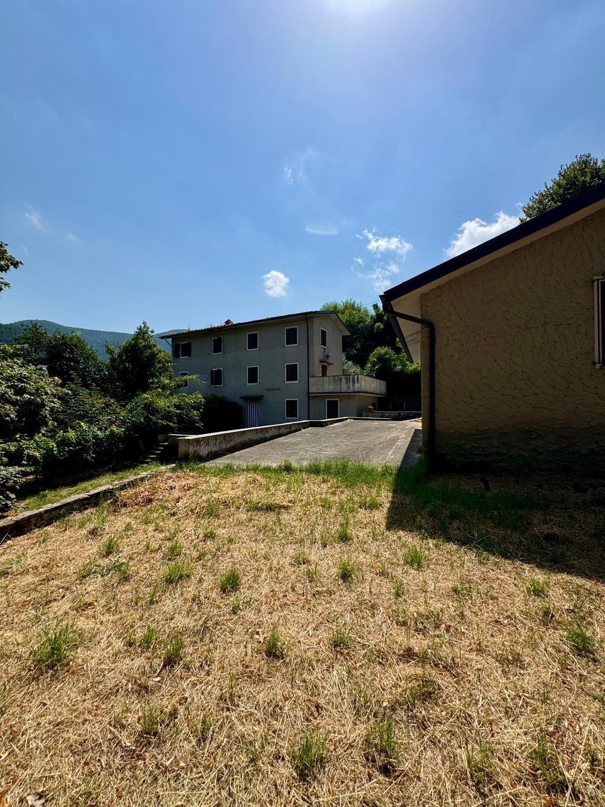 Villa Bifamiliare con giardino, Capannori colle di compito