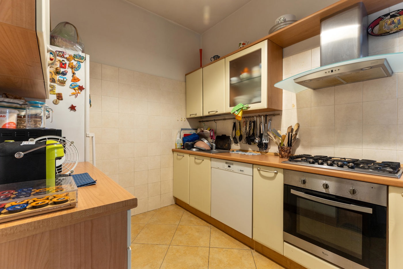 Quadrilocale con box a Roma