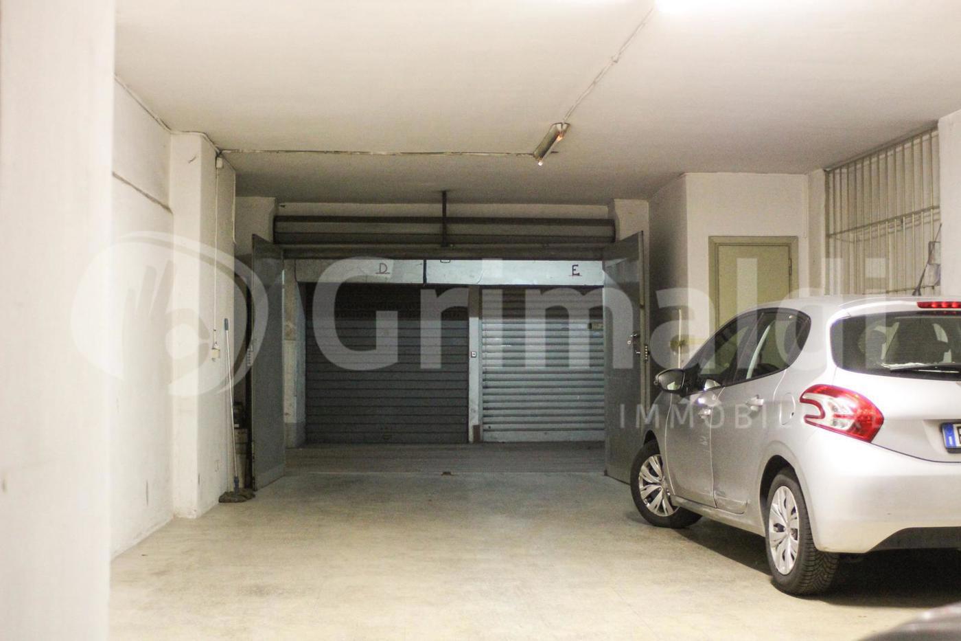 Box/Garage 143mq in affitto a Roma