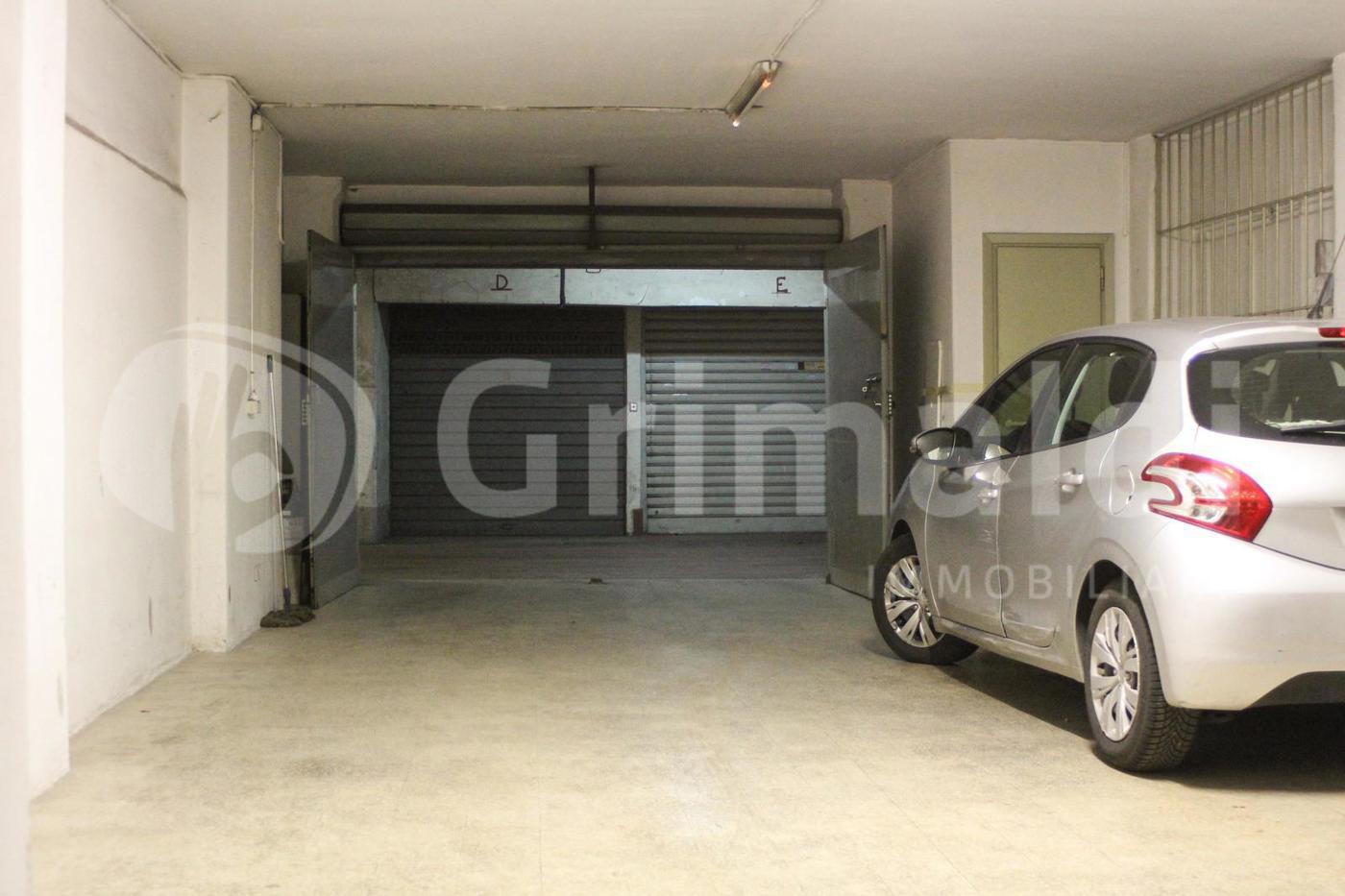 Box/Garage 143mq in affitto a Roma