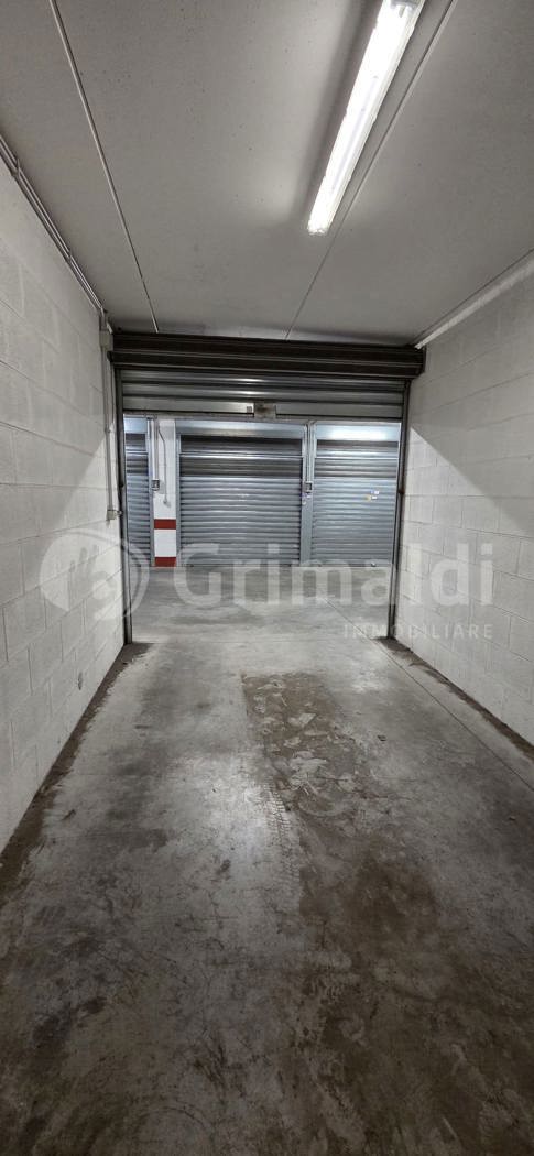 Box/Garage 16mq in vendita a Roma