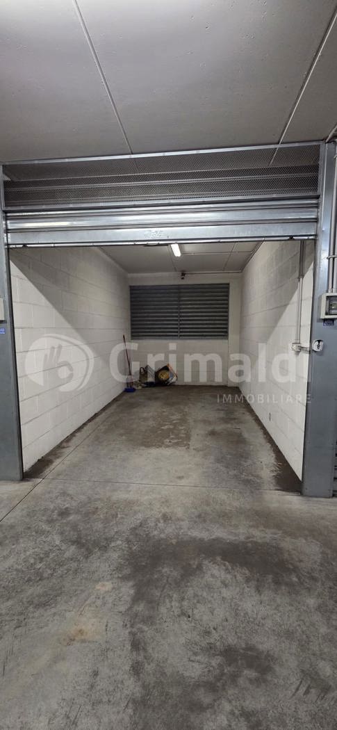 Box/Garage 16mq in vendita a Roma
