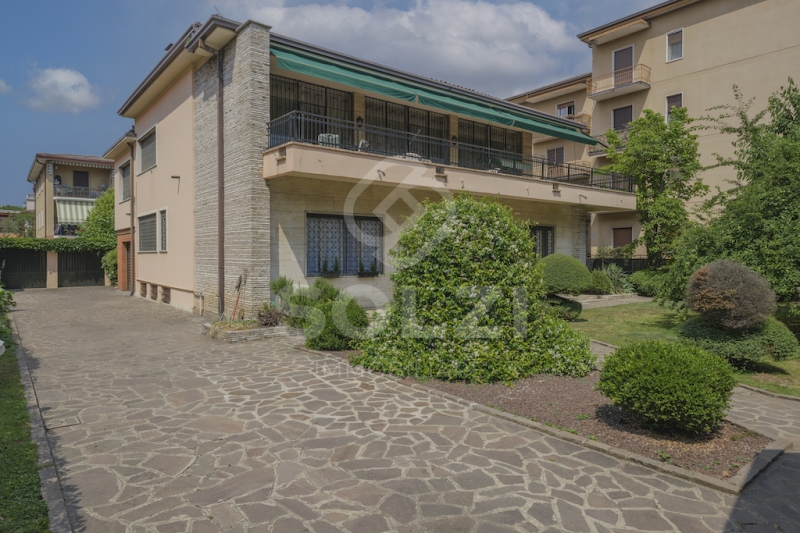Villa con giardino a Brescia