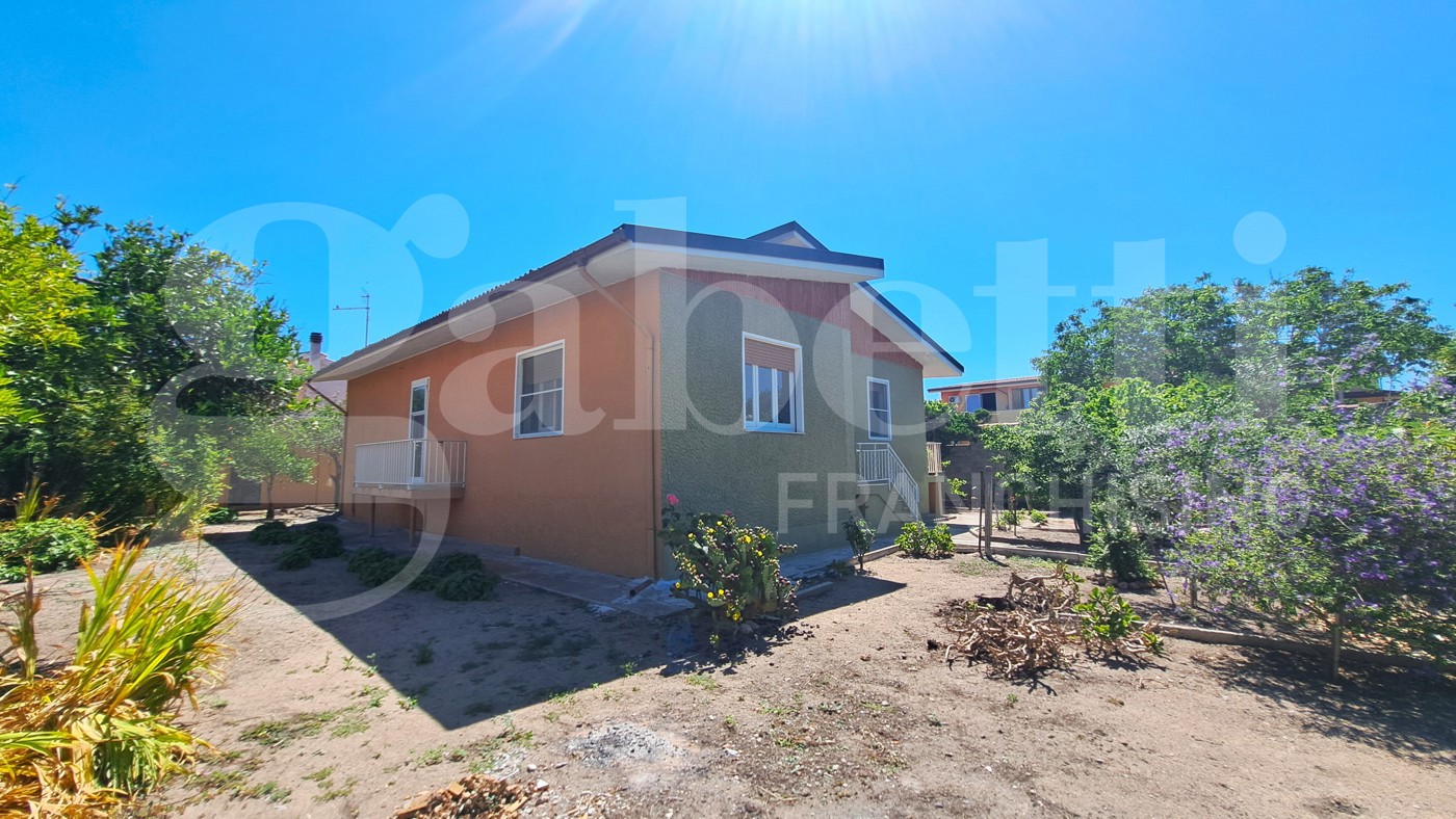 Villa con giardino a Cabras