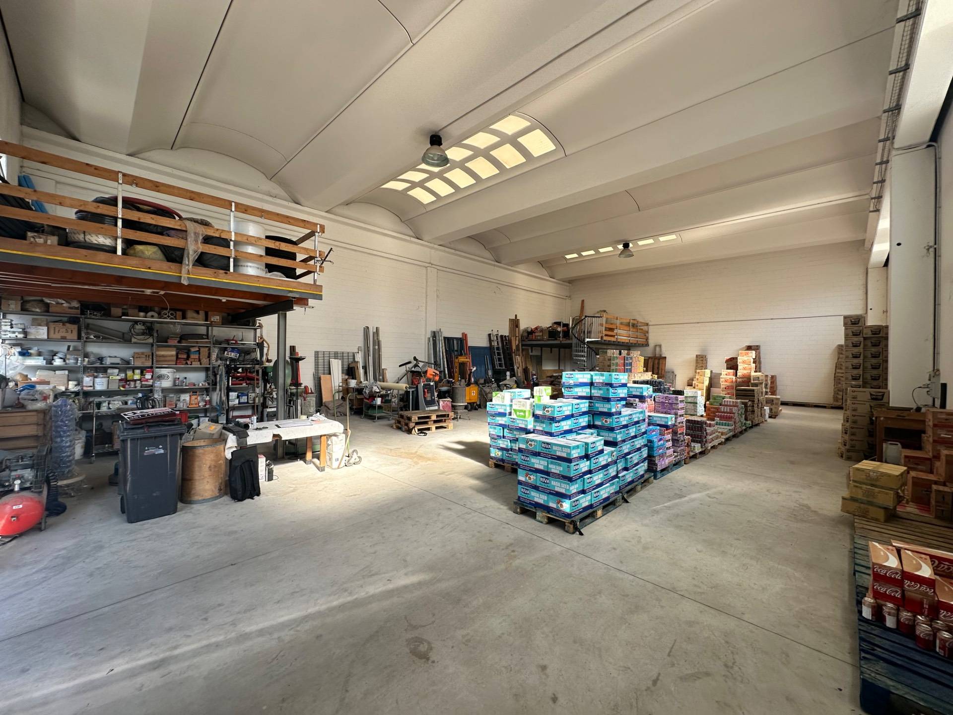 Capannone in vendita a Castel Rozzone