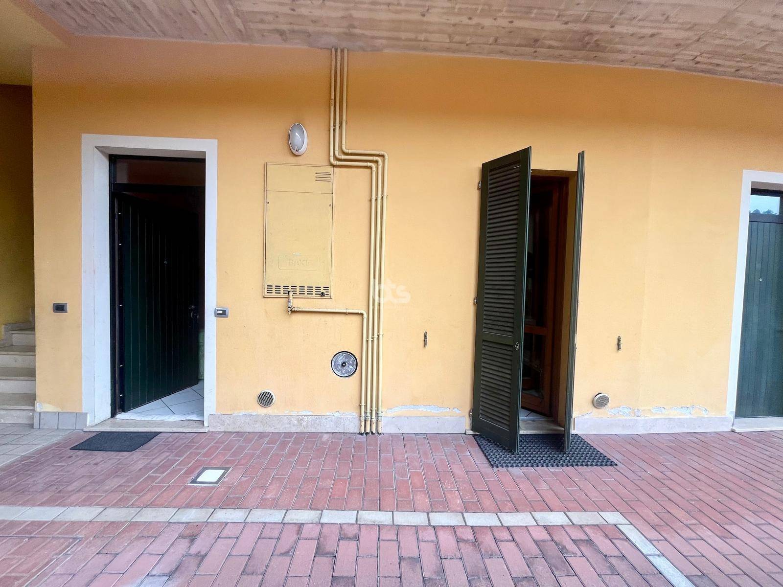 Appartamento in vendita a Adrara San Martino