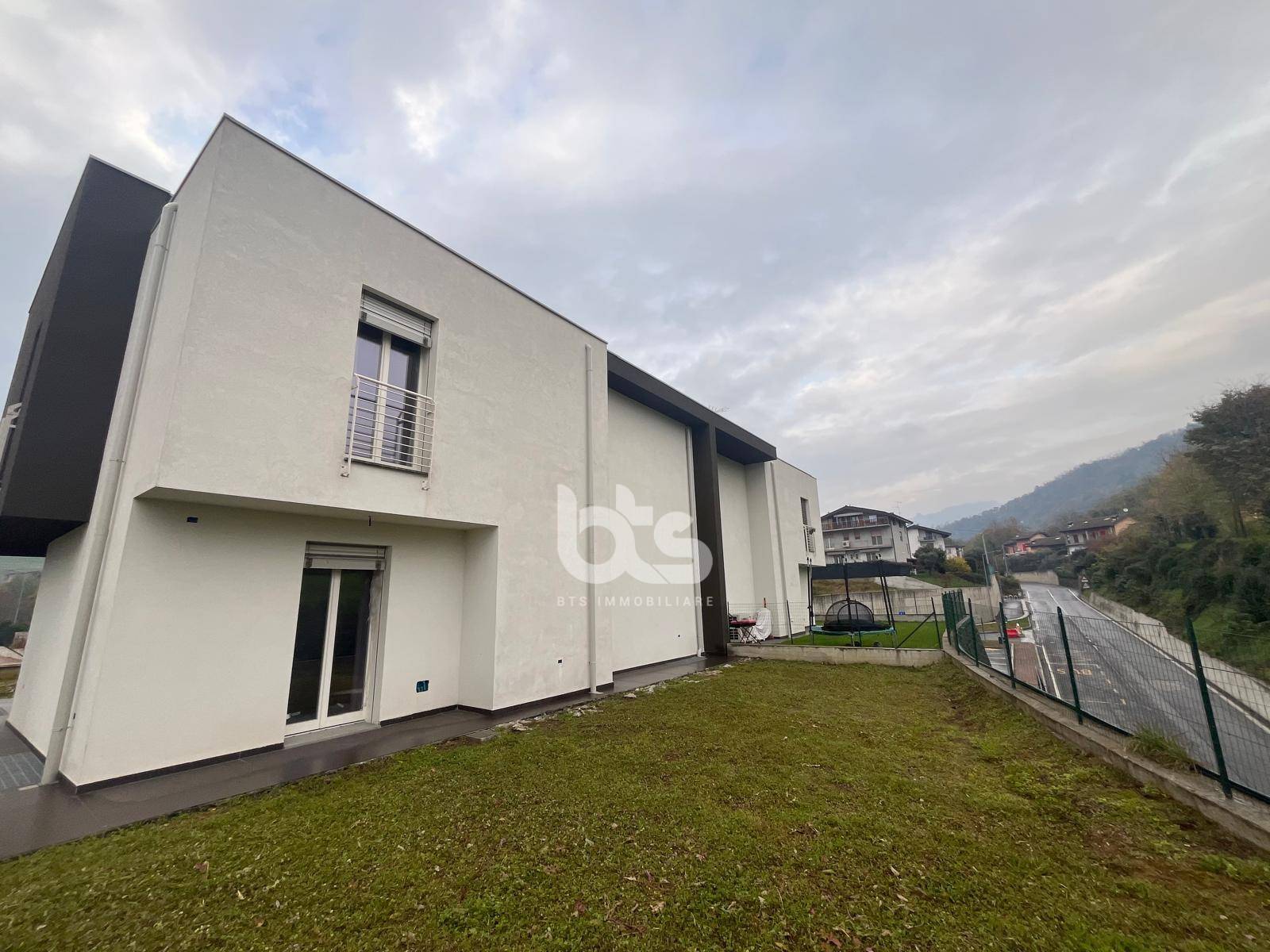 Bifamiliare in vendita a Villongo