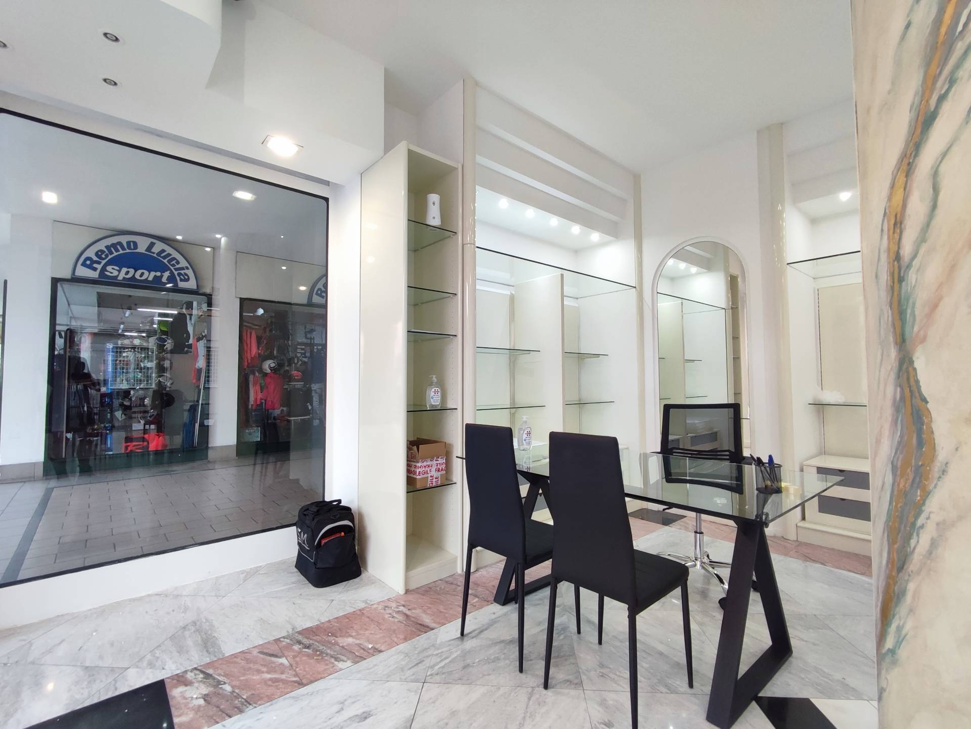 Attivit commerciale in affitto a Sarnico