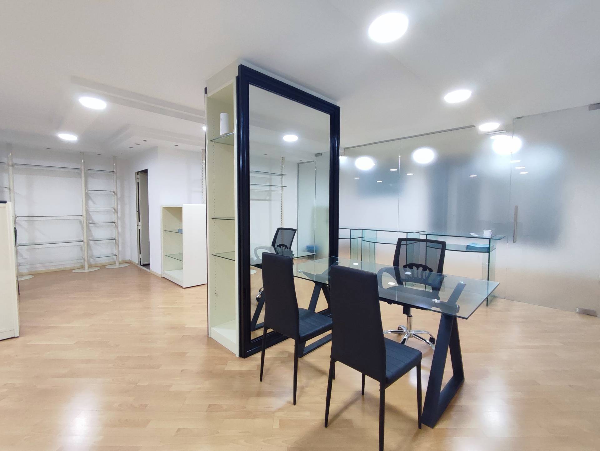 Attivit commerciale in affitto a Sarnico