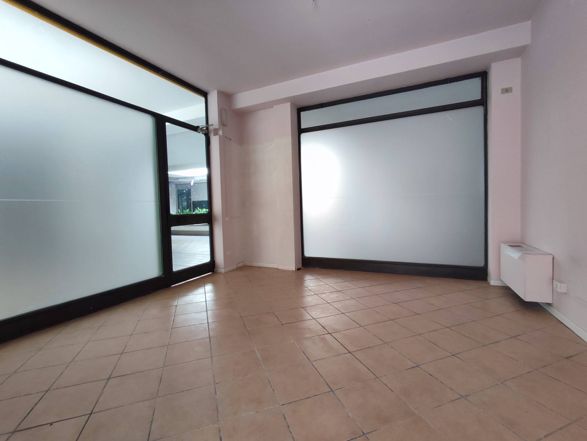 Attivit commerciale in affitto a Sarnico