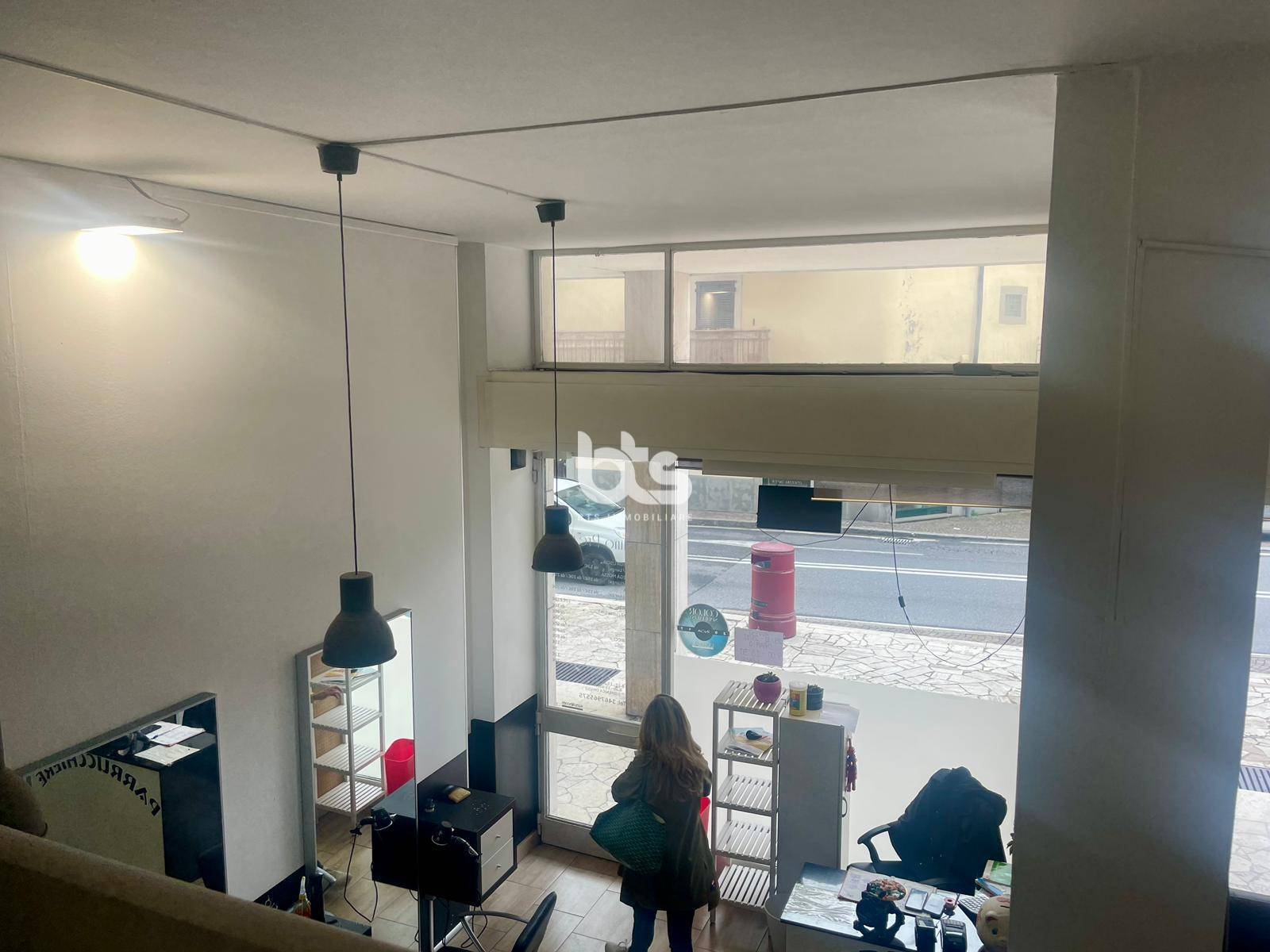 Locale commerciale in affitto a Sarnico