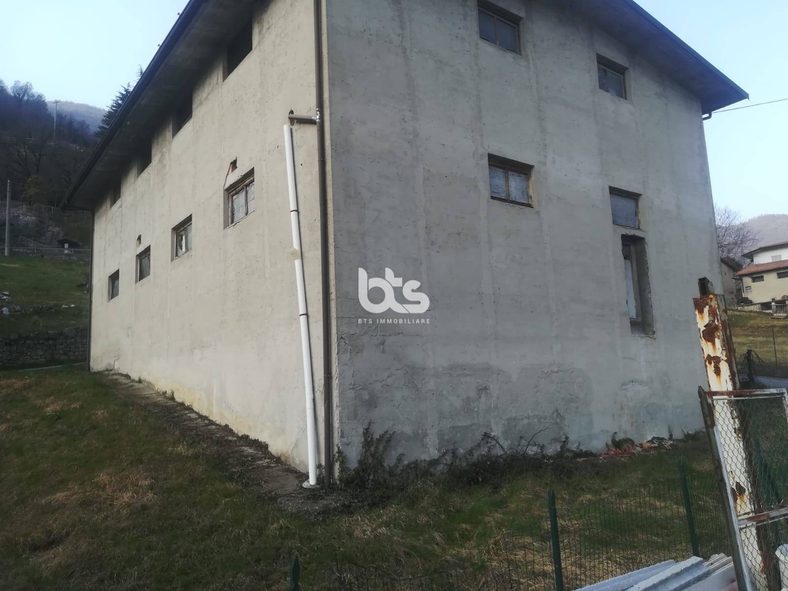 Deposito in vendita a Adrara San Rocco