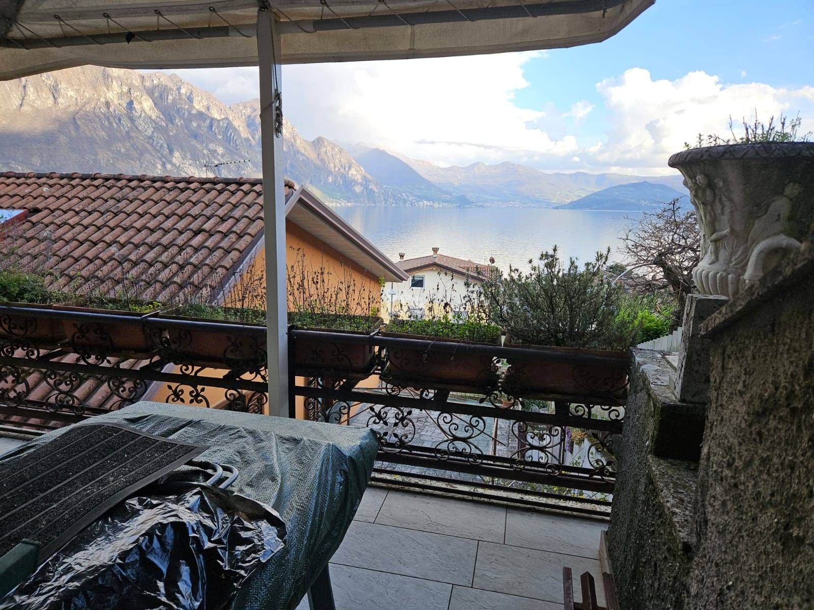 Appartamento in vendita a Riva di Solto