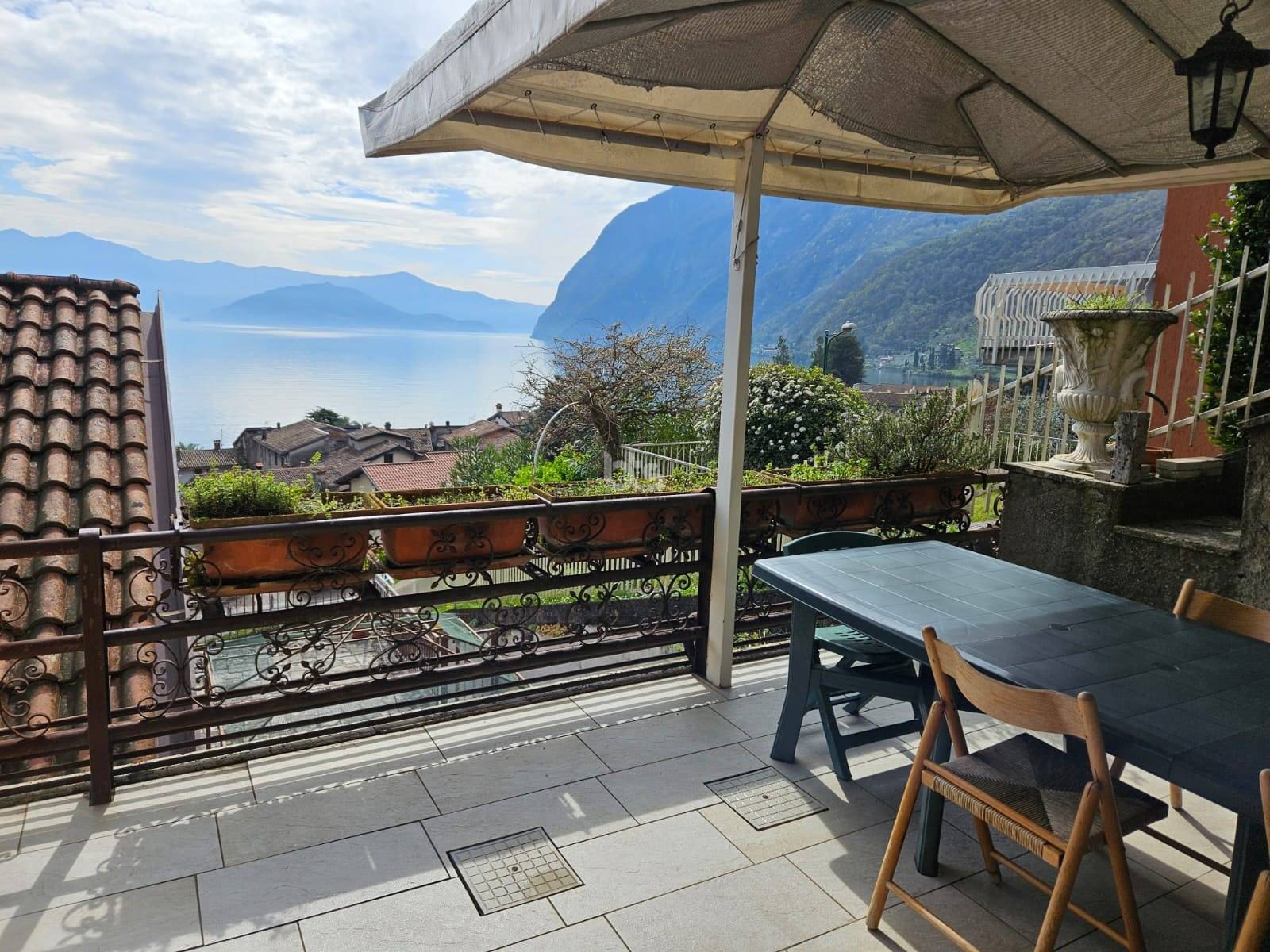 Appartamento in vendita a Riva di Solto