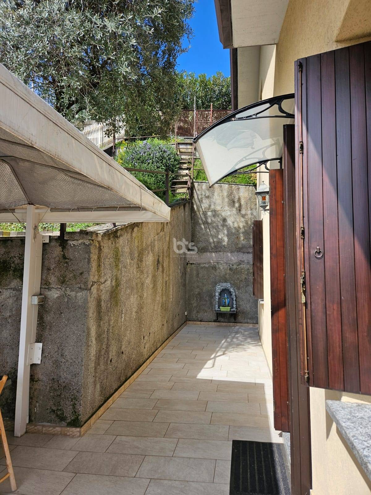 Appartamento in vendita a Riva di Solto