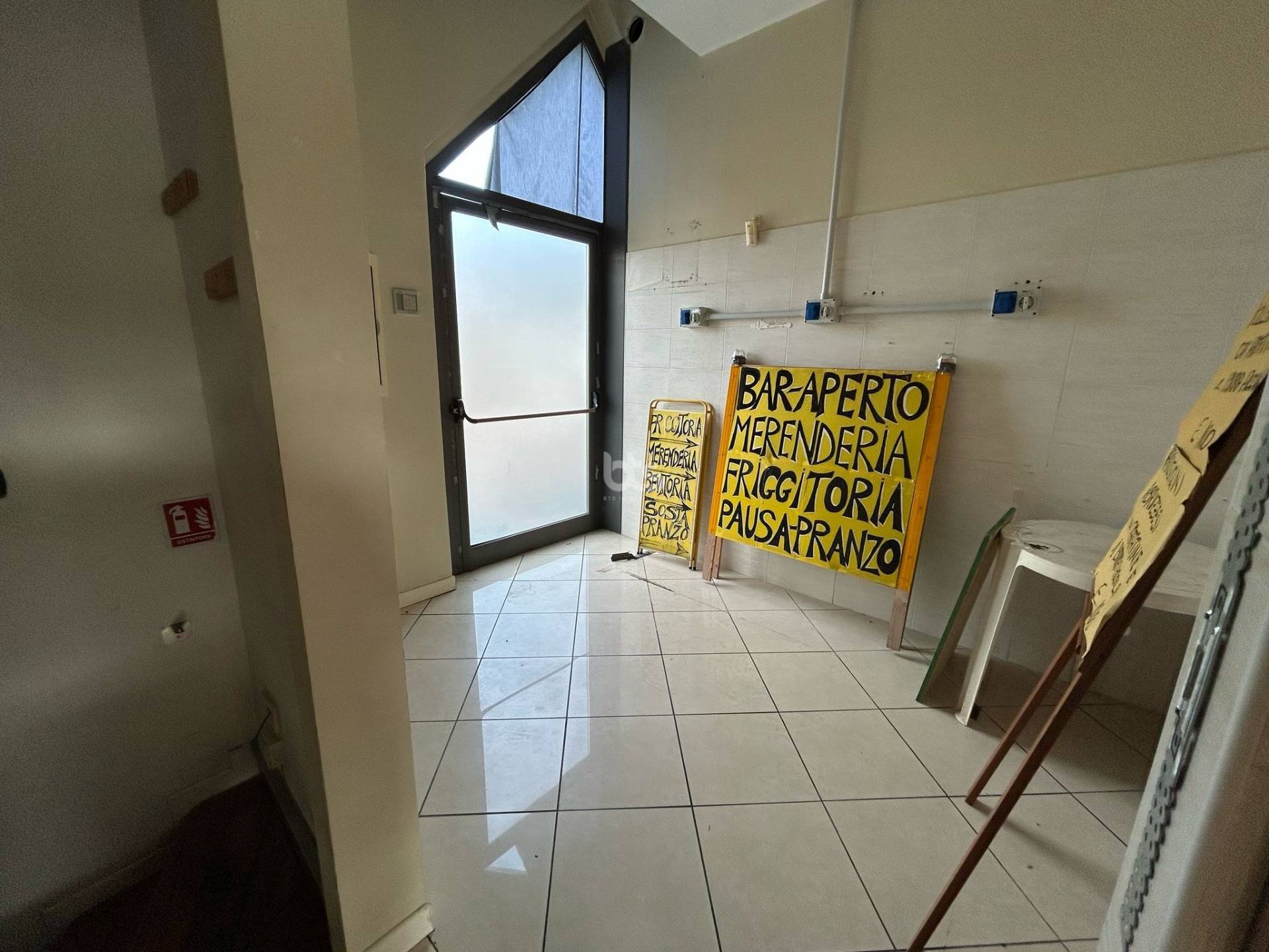 Locale commerciale in vendita a Capriolo