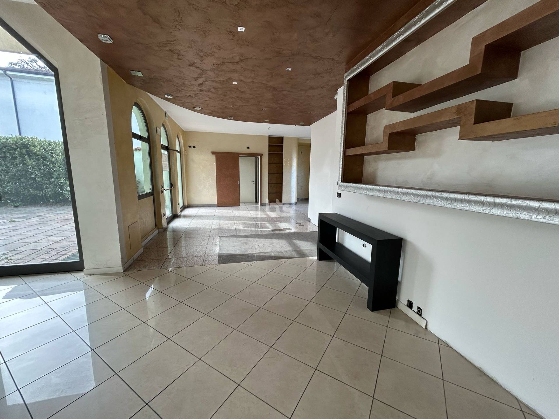 Locale commerciale in vendita a Capriolo