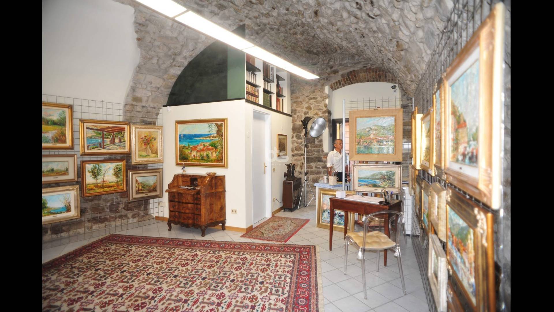 Locale commerciale in vendita a Sarnico