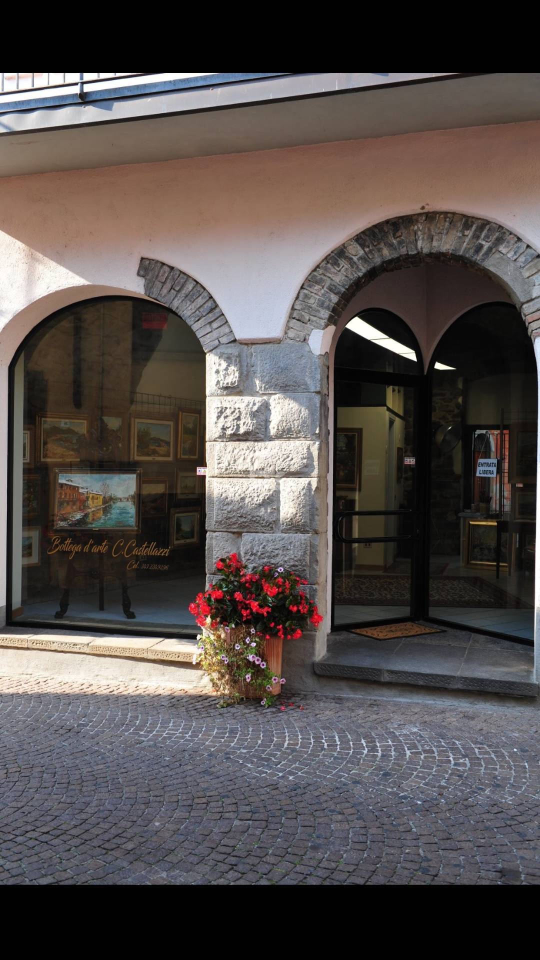 Locale commerciale in vendita a Sarnico