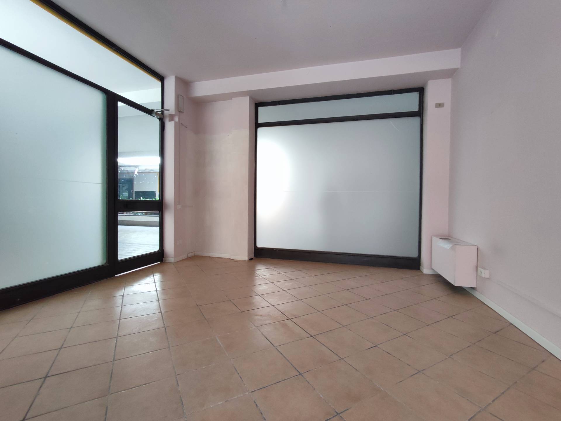 Attivit commerciale in affitto a Sarnico