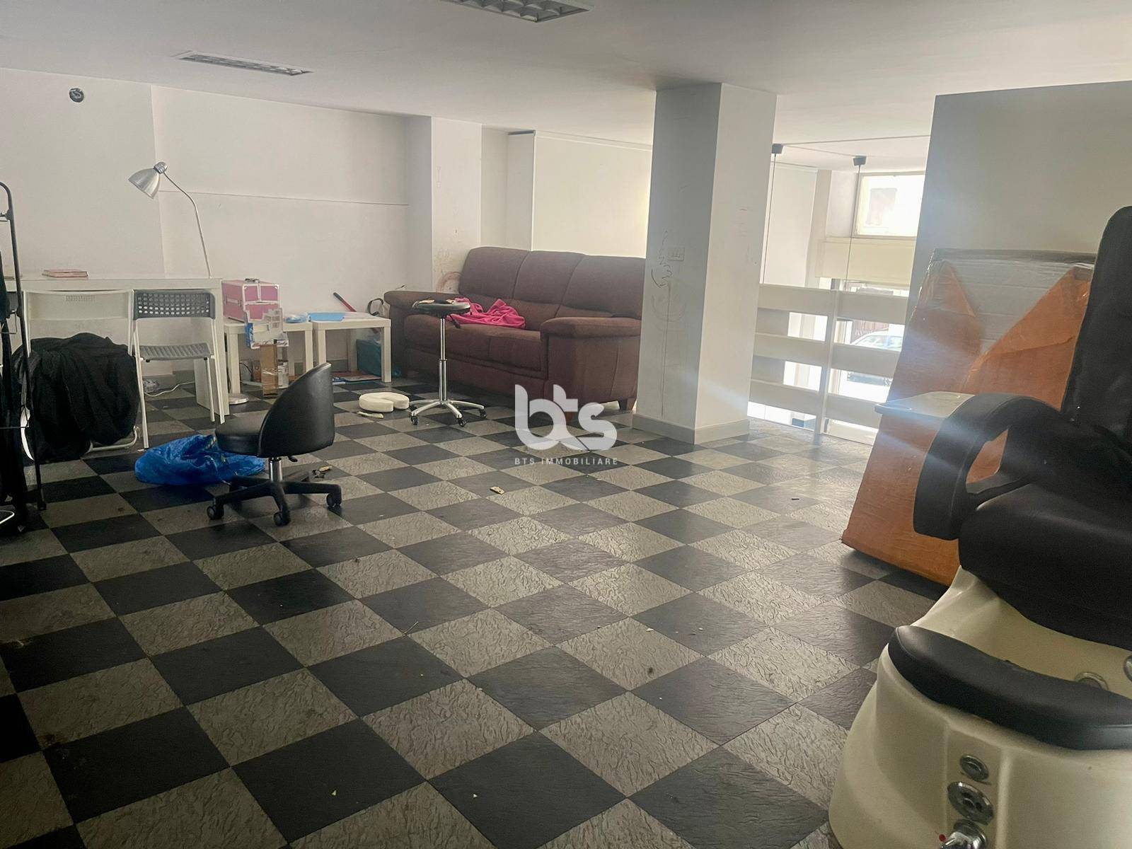 Locale commerciale in affitto a Sarnico