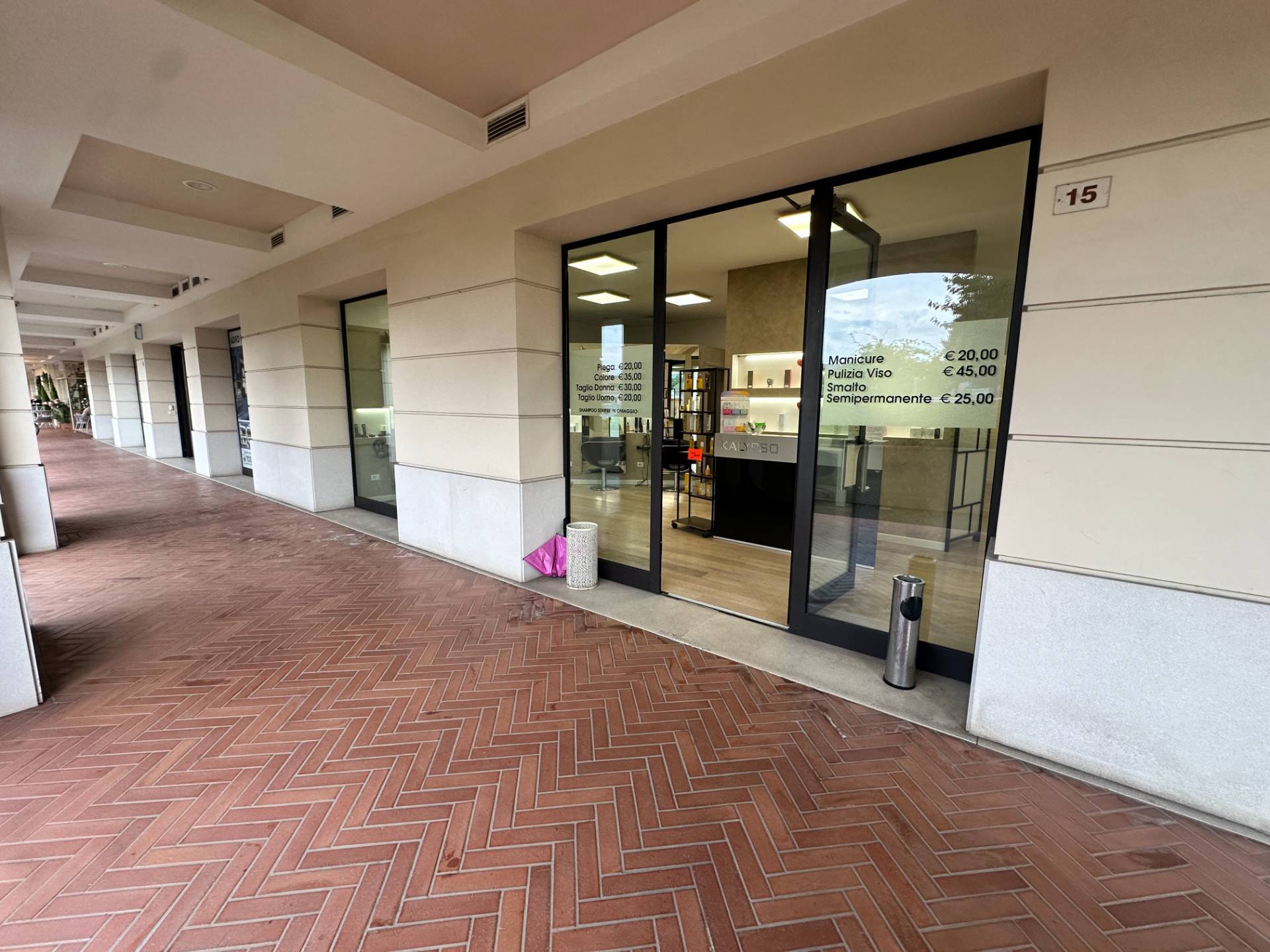 Locale commerciale in vendita a Adro, Torbiato