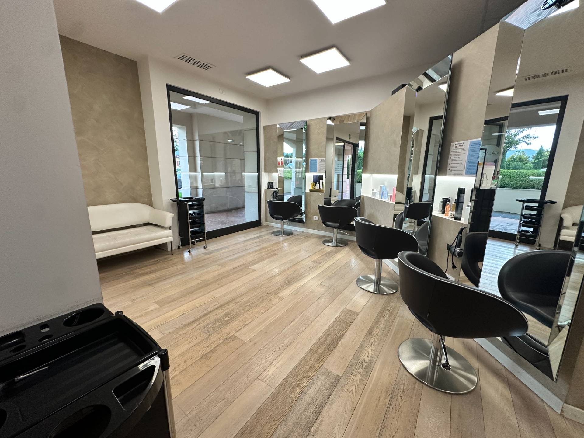 Locale commerciale in vendita a Adro, Torbiato