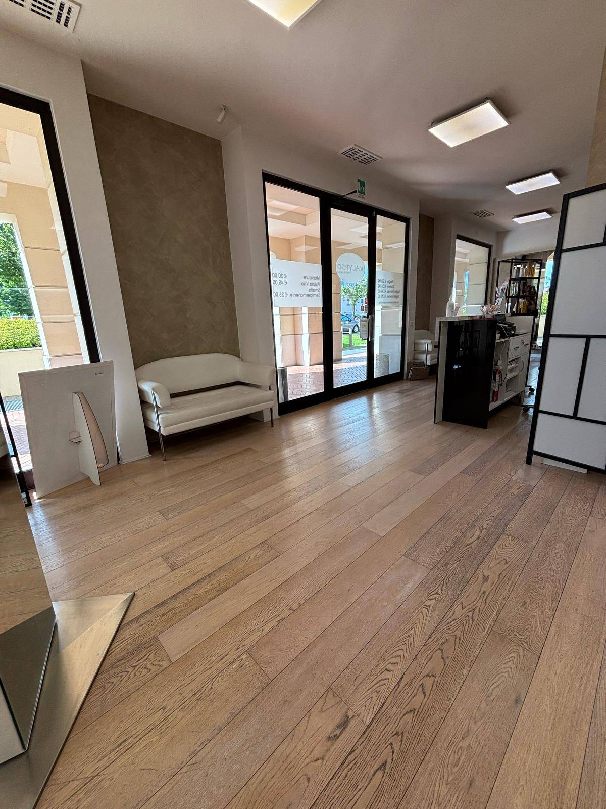 Locale commerciale in vendita a Adro, Torbiato