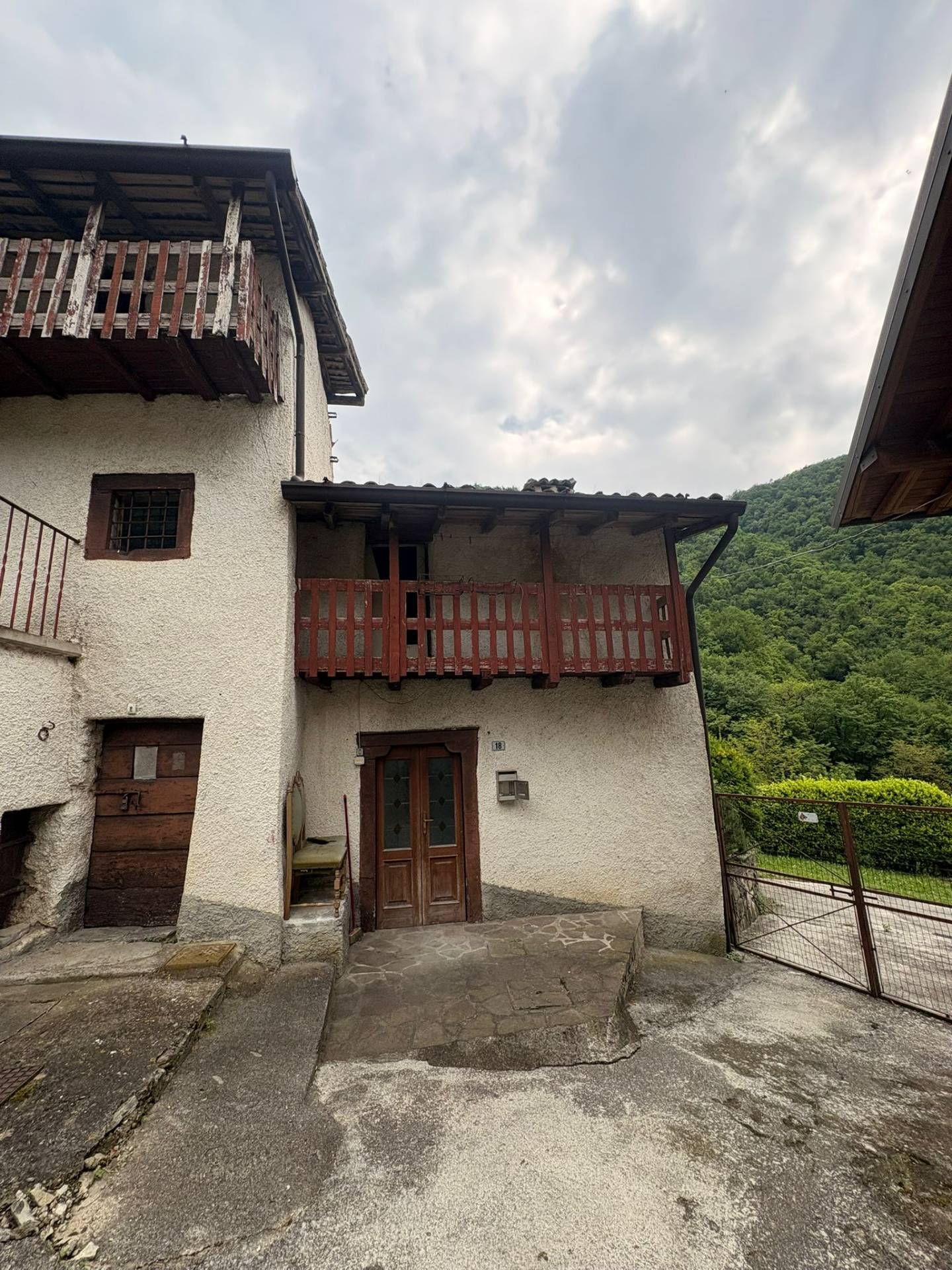 Rustico in vendita a Adrara San Martino