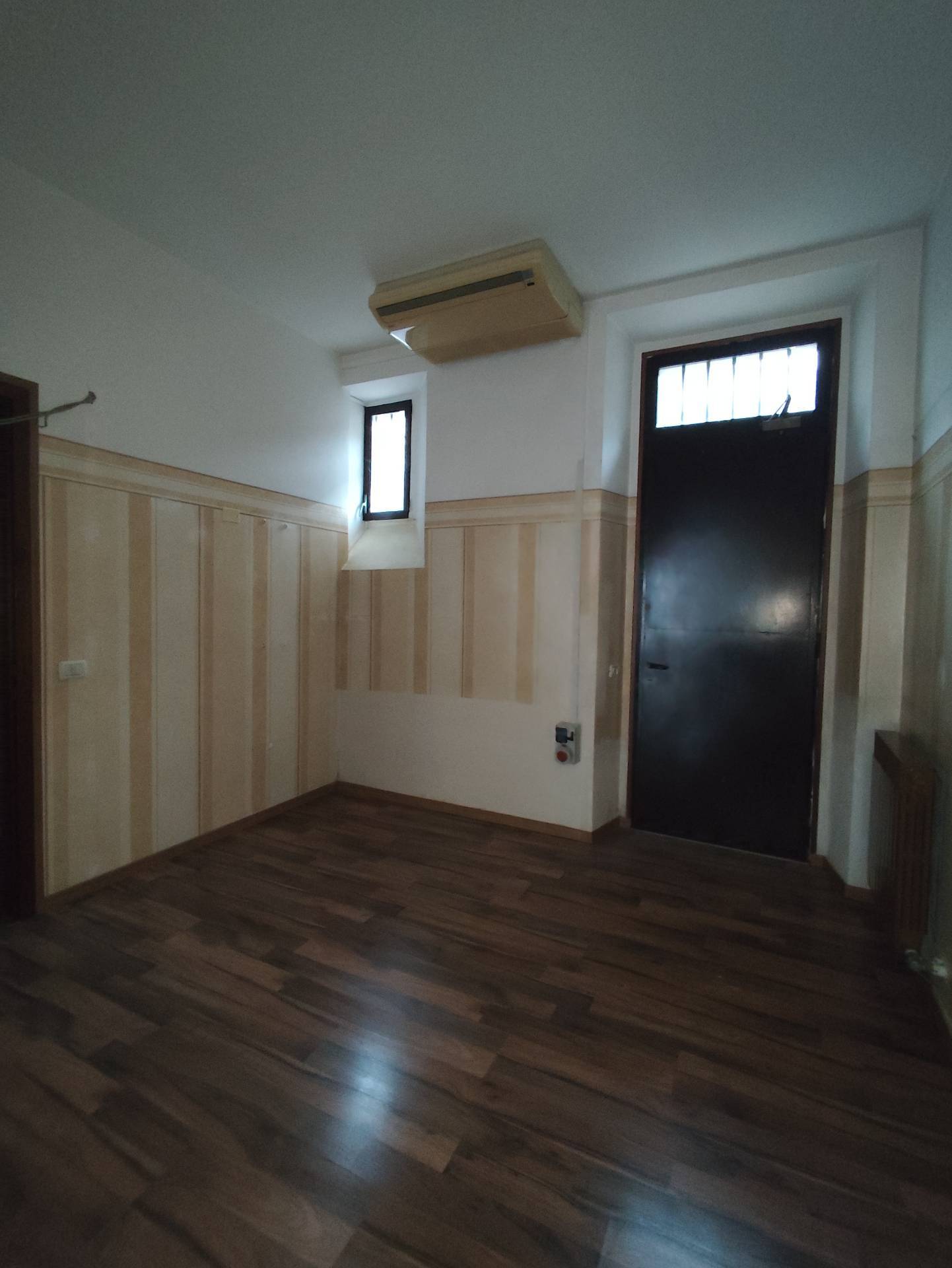 Attivit commerciale in affitto a Predore
