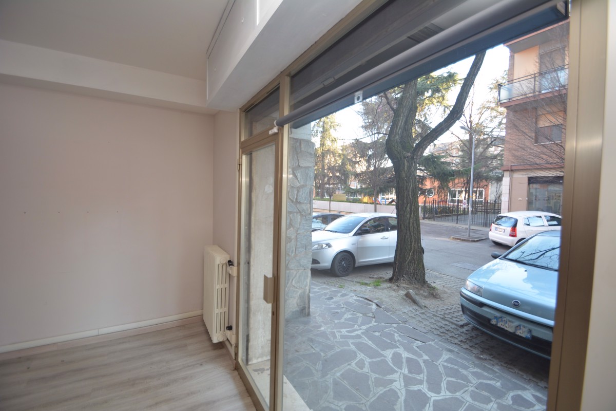 Negozio in vendita a Modena