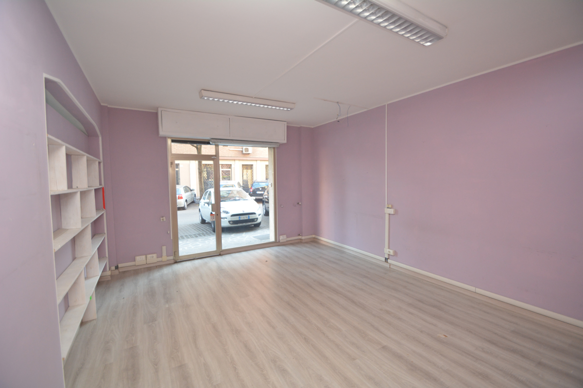 Negozio in vendita a Modena