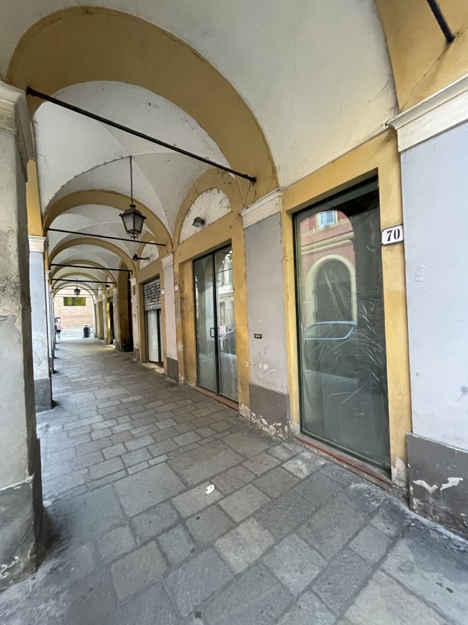 Negozio in vendita a Modena