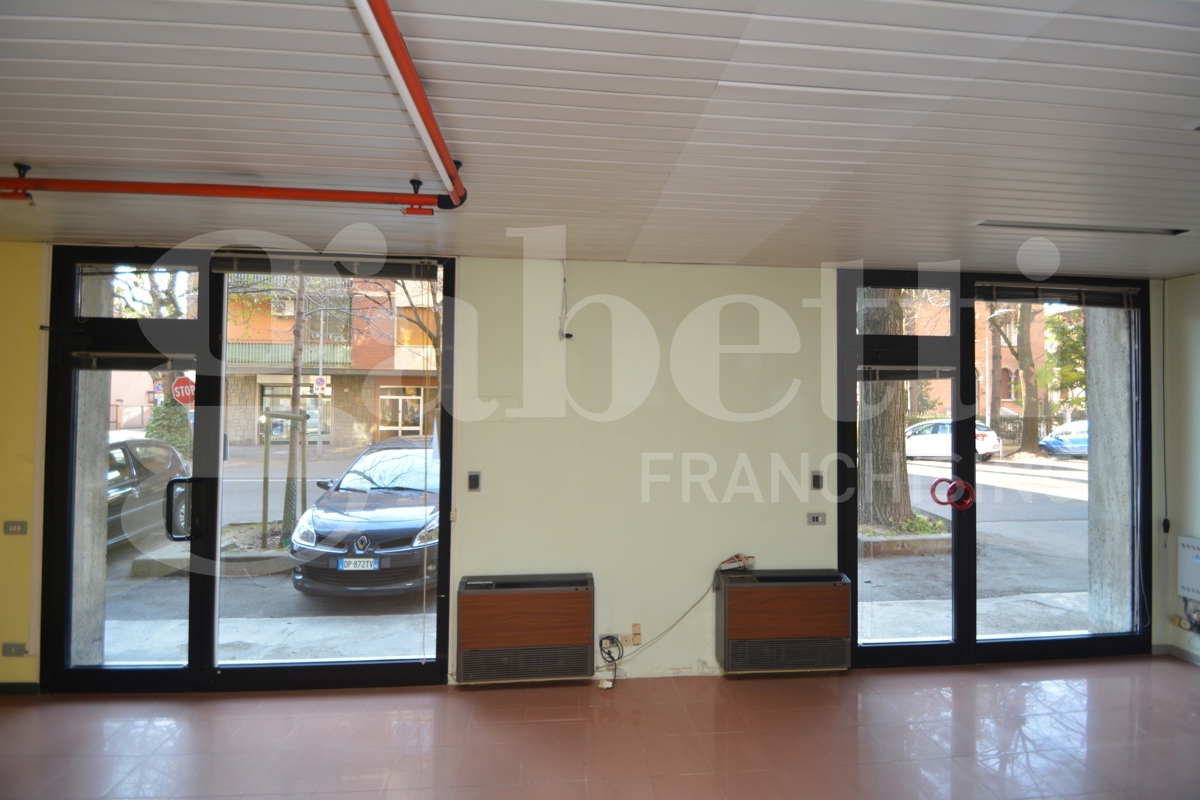 Negozio in vendita a Modena