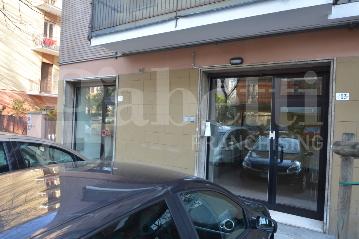 Negozio in vendita a Modena