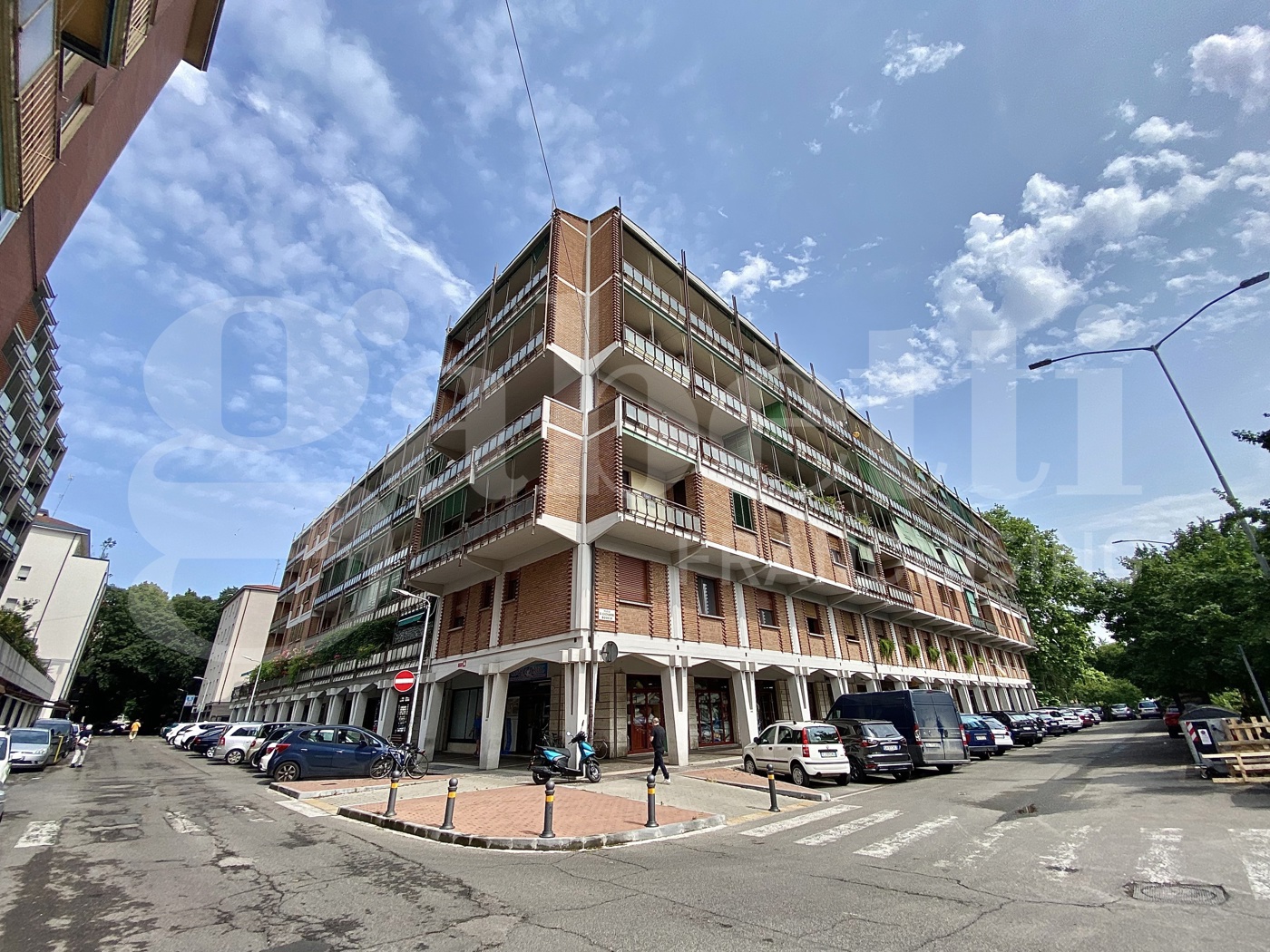 Quadrilocale con box a Modena