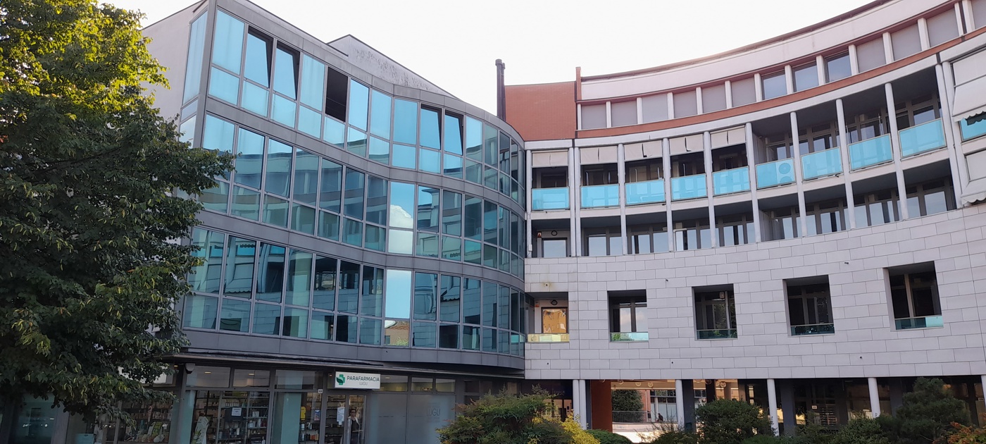 Ufficio con box doppio a Modena