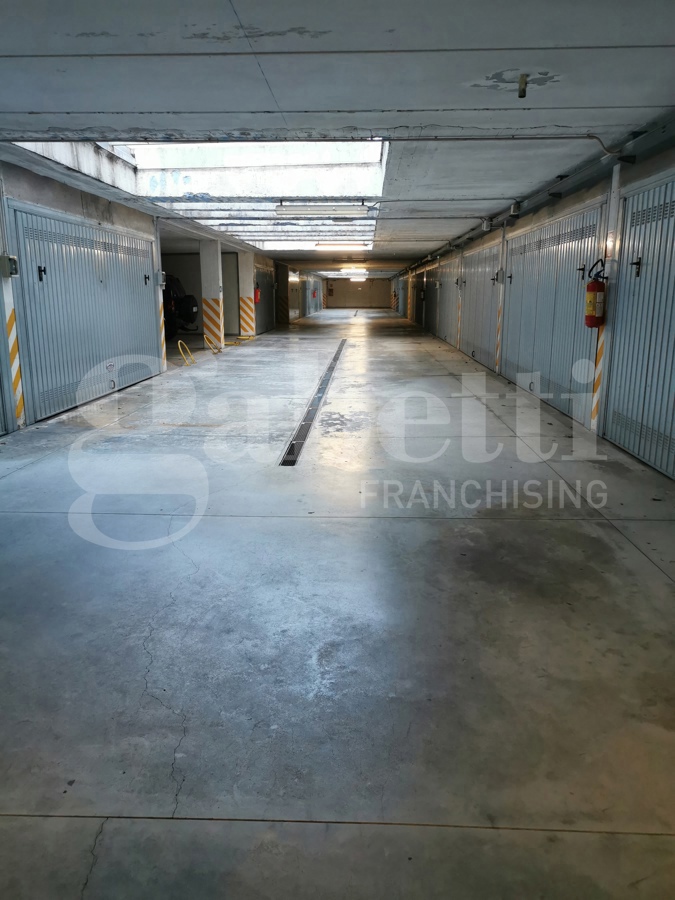 Box/Garage 16mq in vendita a Modena