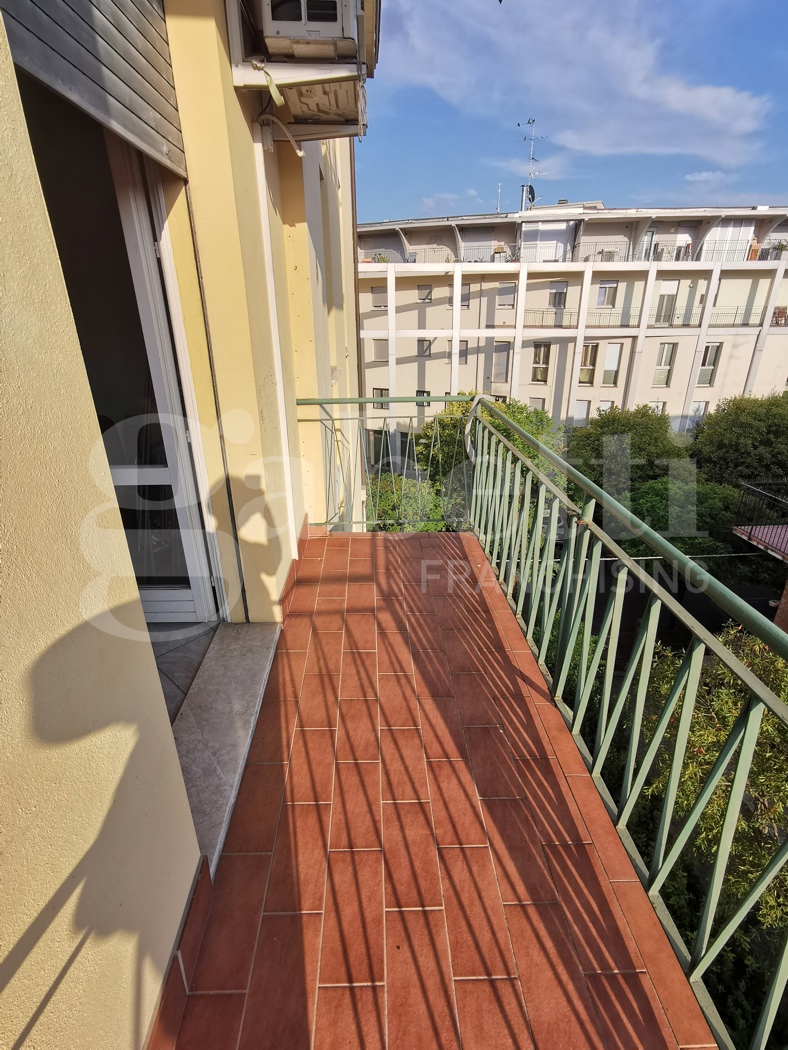 Trilocale arredato in affitto a Modena