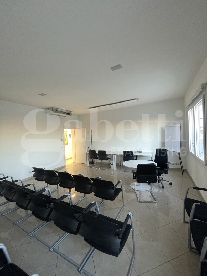 Ufficio ristrutturato a Modena