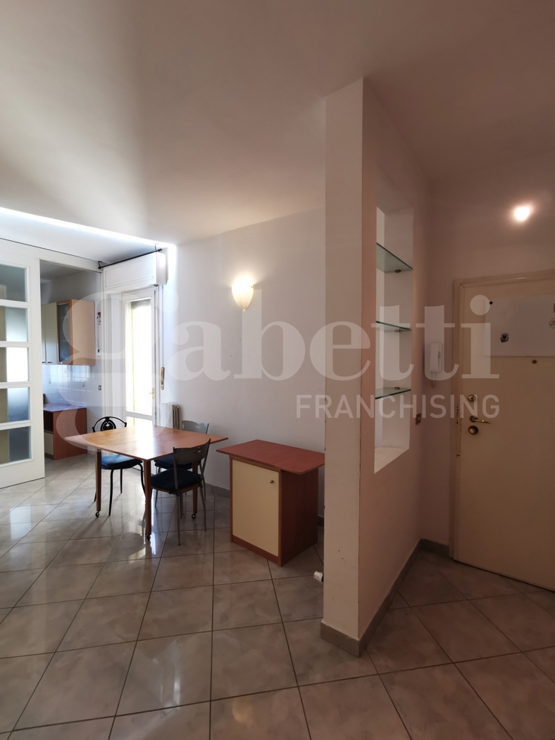 Trilocale arredato in affitto a Modena