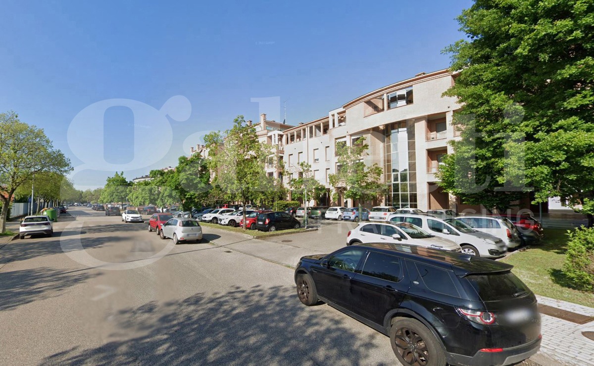 Box/Garage 16mq in vendita a Modena