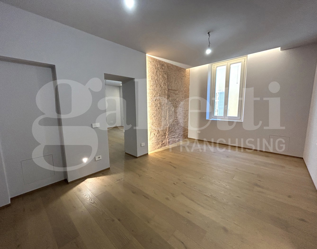 Quadrilocale con box a Modena