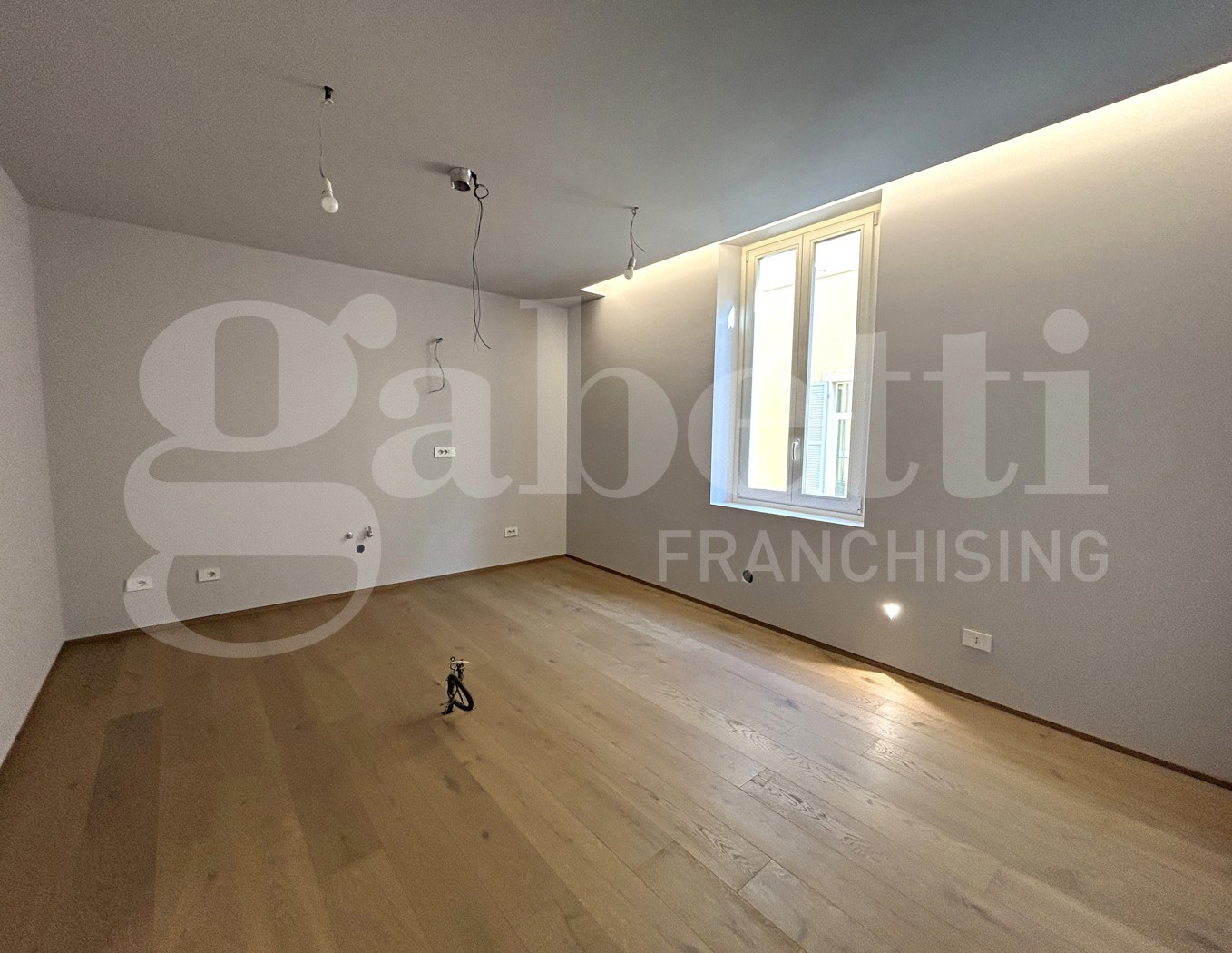 Quadrilocale con box a Modena