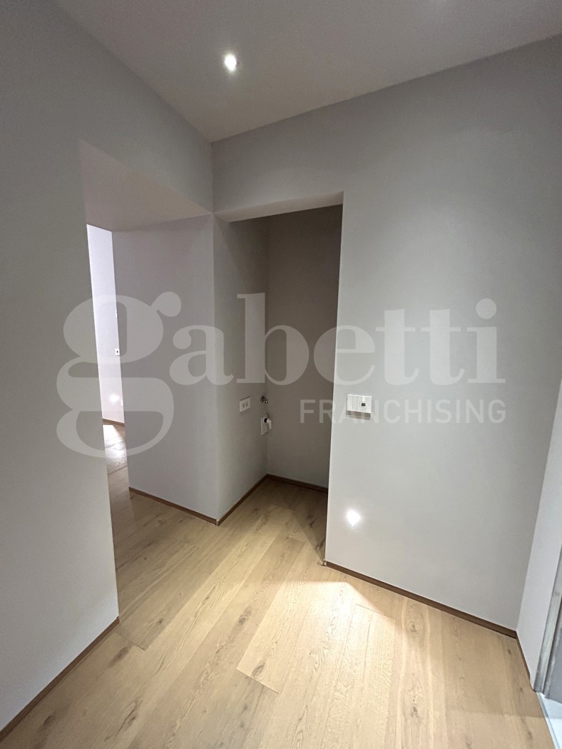 Quadrilocale con box a Modena