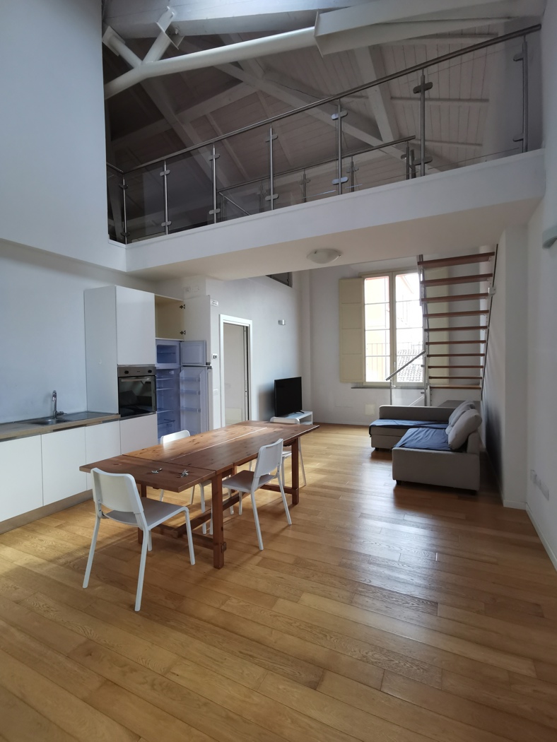 Quadrilocale arredato in affitto a Modena