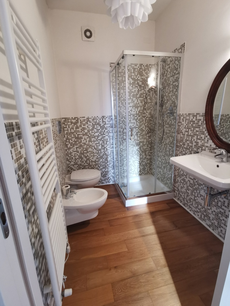 Quadrilocale arredato in affitto a Modena